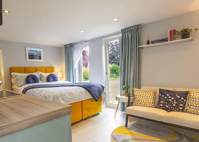 Stylish Studio-Walk To Windsor/Eton/Thames With Car Park