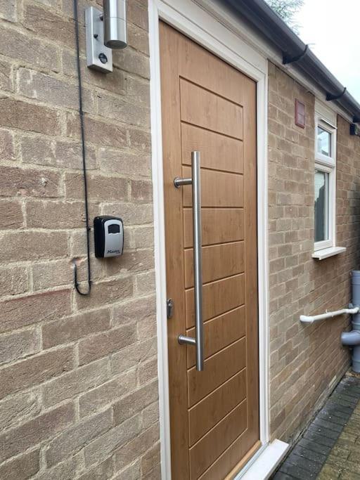 Stylish Studio-walk To Windsor/eton/thames With Car Park *