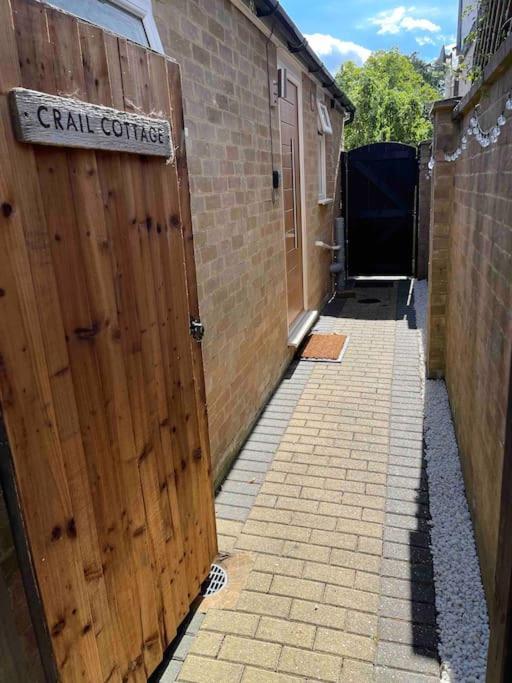 Stylish Studio-walk To Windsor/eton/thames With Car Park Apartment *