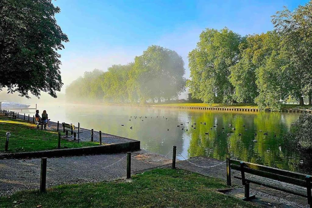 Stylish Studio-walk To Windsor/eton/thames With Car Park Datchet