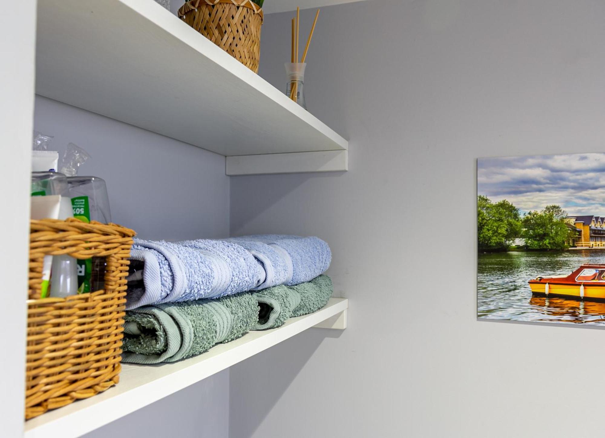 Stylish Studio-walk To Windsor/eton/thames With Car Park * Datchet