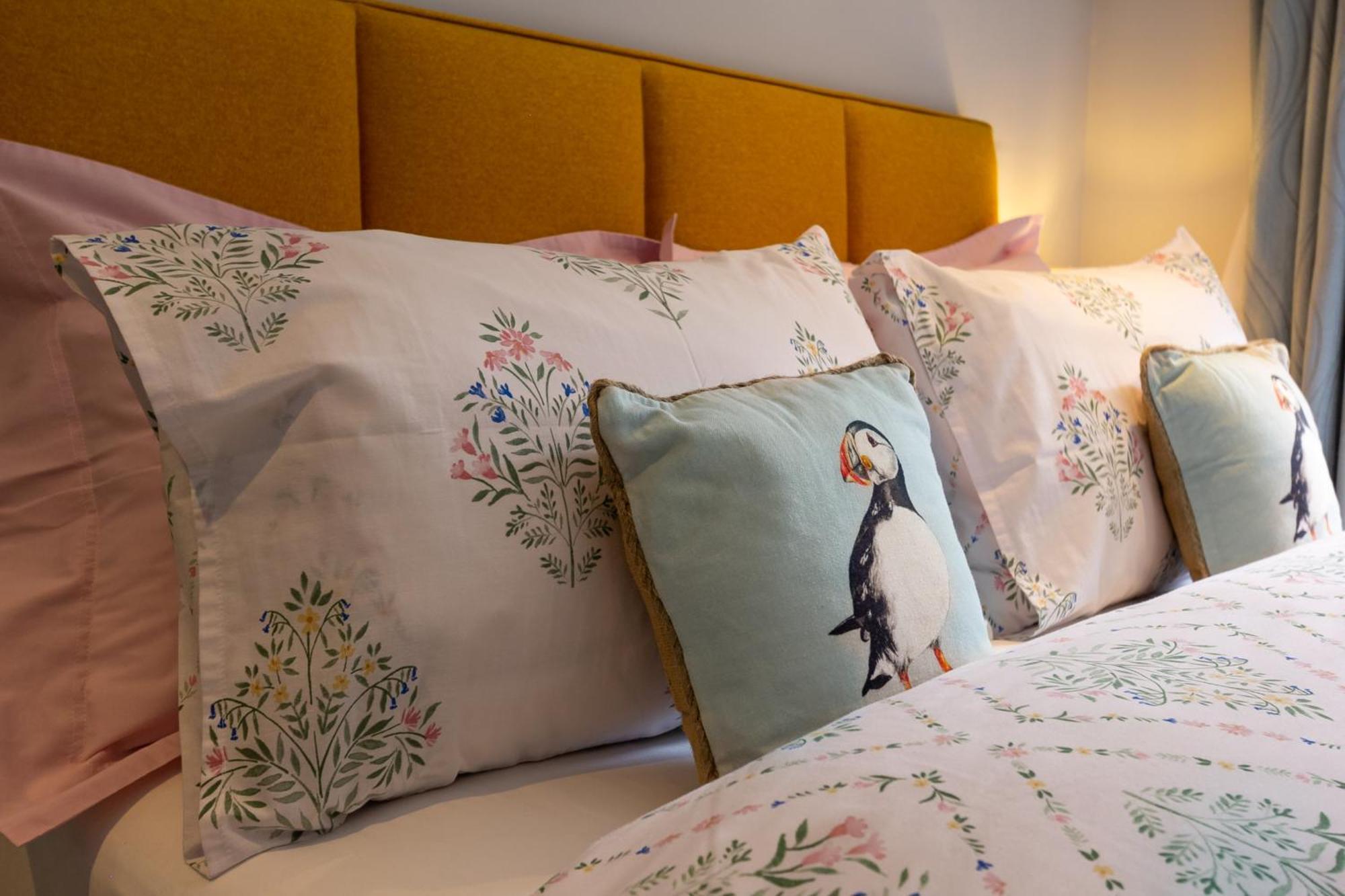 Apartment Stylish Studio-walk To Windsor/eton/thames With Car Park *