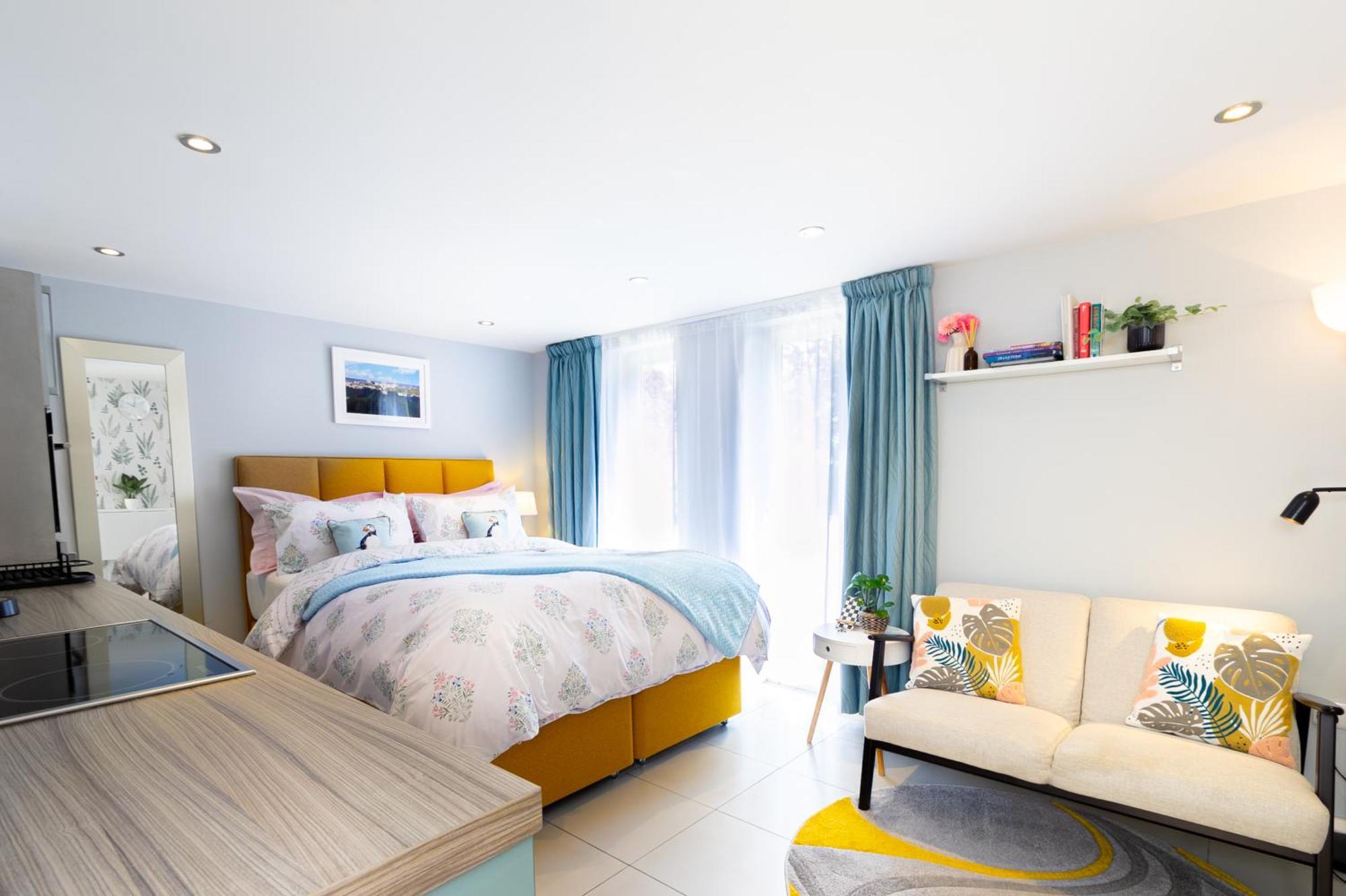 Stylish Studio-walk To Windsor/eton/thames With Car Park Apartment *