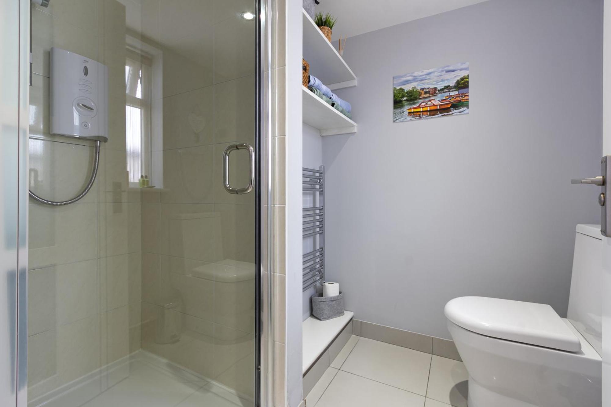 Stylish Studio-walk To Windsor/eton/thames With Car Park *
