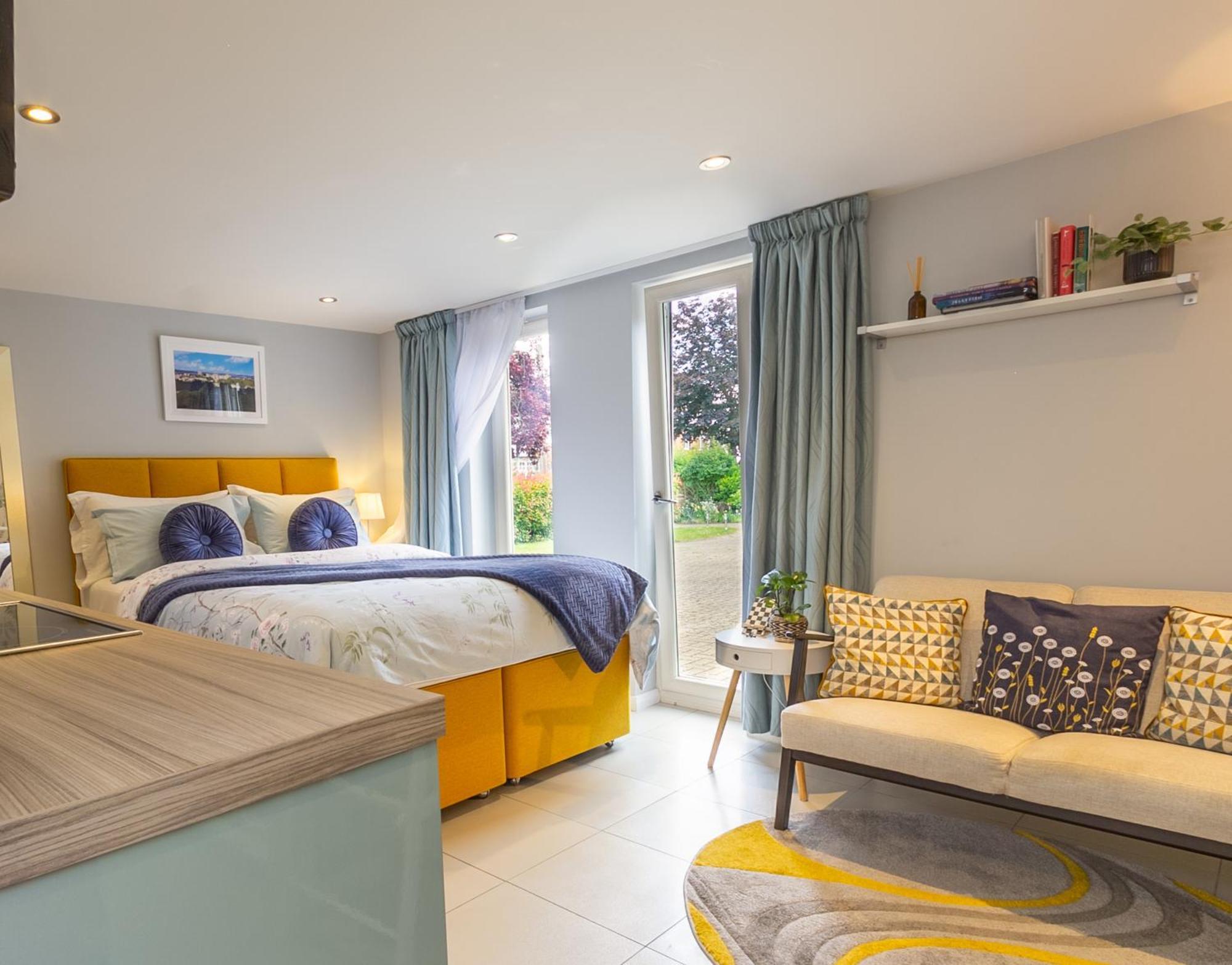 Stylish Studio-walk To Windsor/eton/thames With Car Park * Datchet